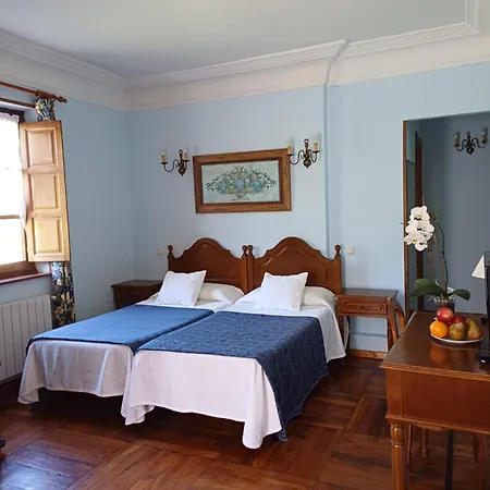 Hotel Elena Panes