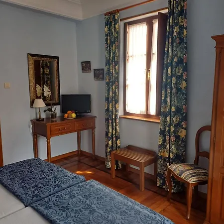 Hotel Elena Panes